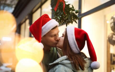 Bad Breath Kills Your Chances of Kissing Under the Mistletoe